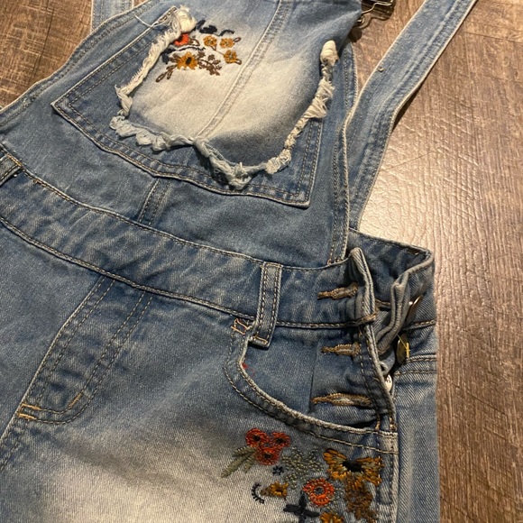 Size 7 Floral Overalls - Picture 6 of 6